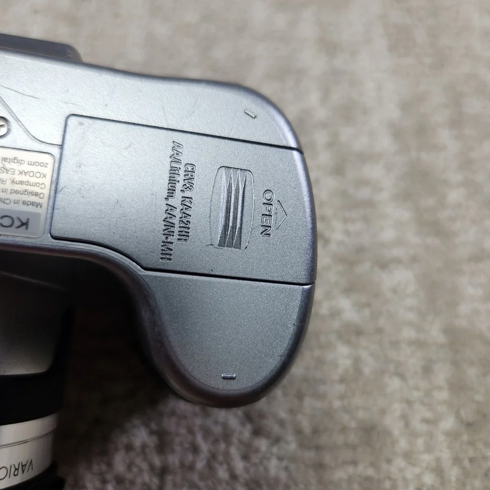 Kodak EasyShare Z710 Digital Camera 7.1MP 10x Optical Zoom Silver Schneider Lens